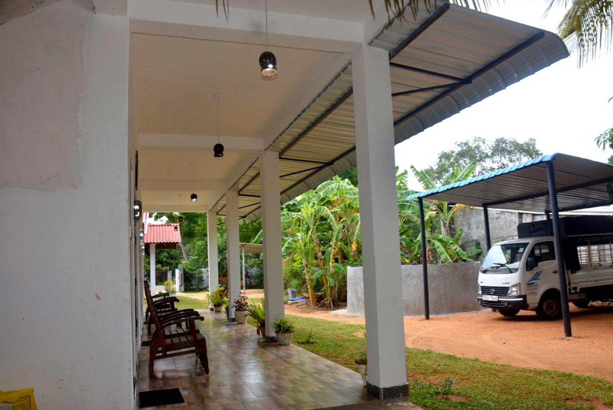 ホテル Wilpattu Lakwin Guest Pahala Maragahawewa エクステリア 写真