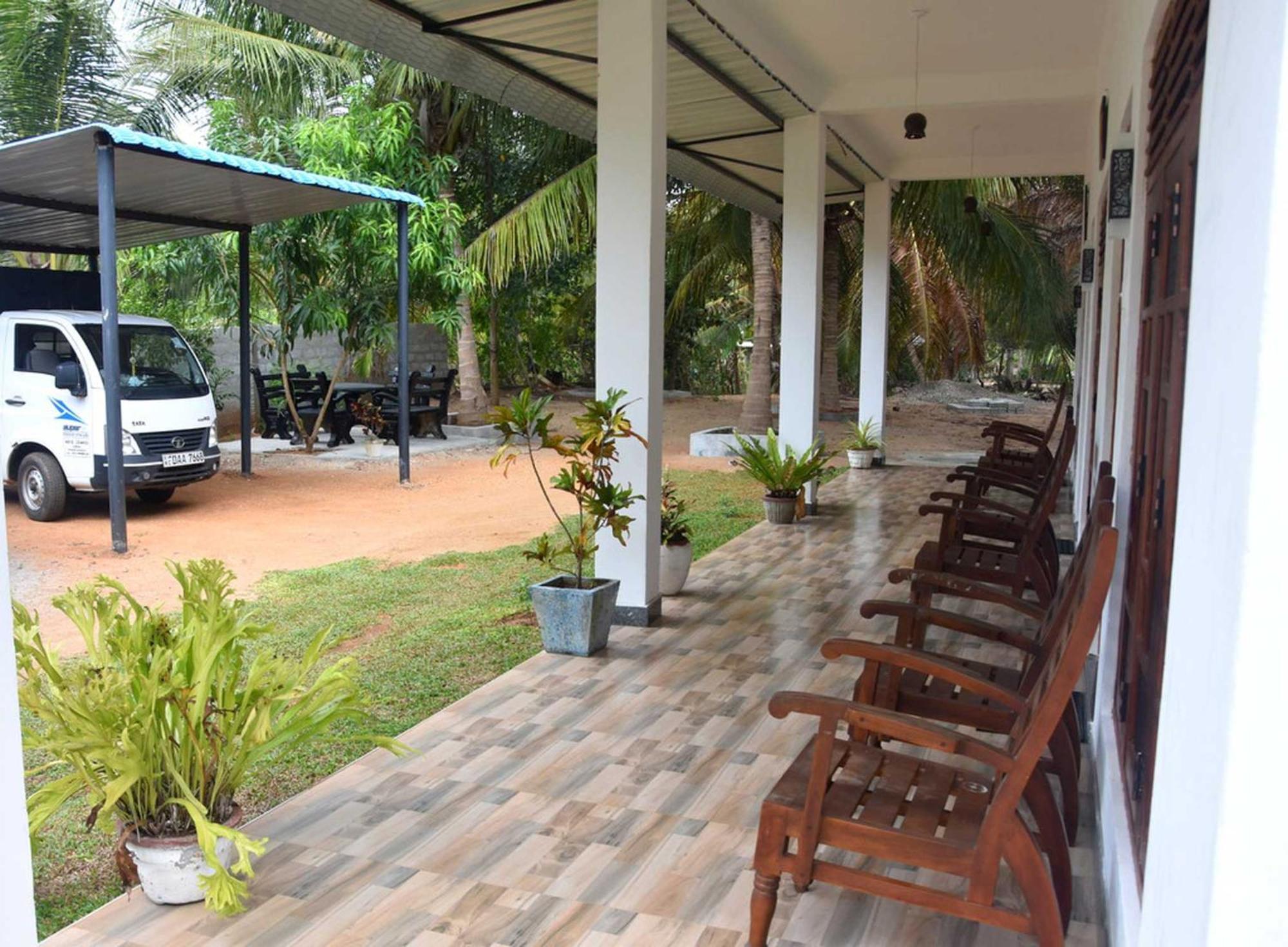 ホテル Wilpattu Lakwin Guest Pahala Maragahawewa エクステリア 写真